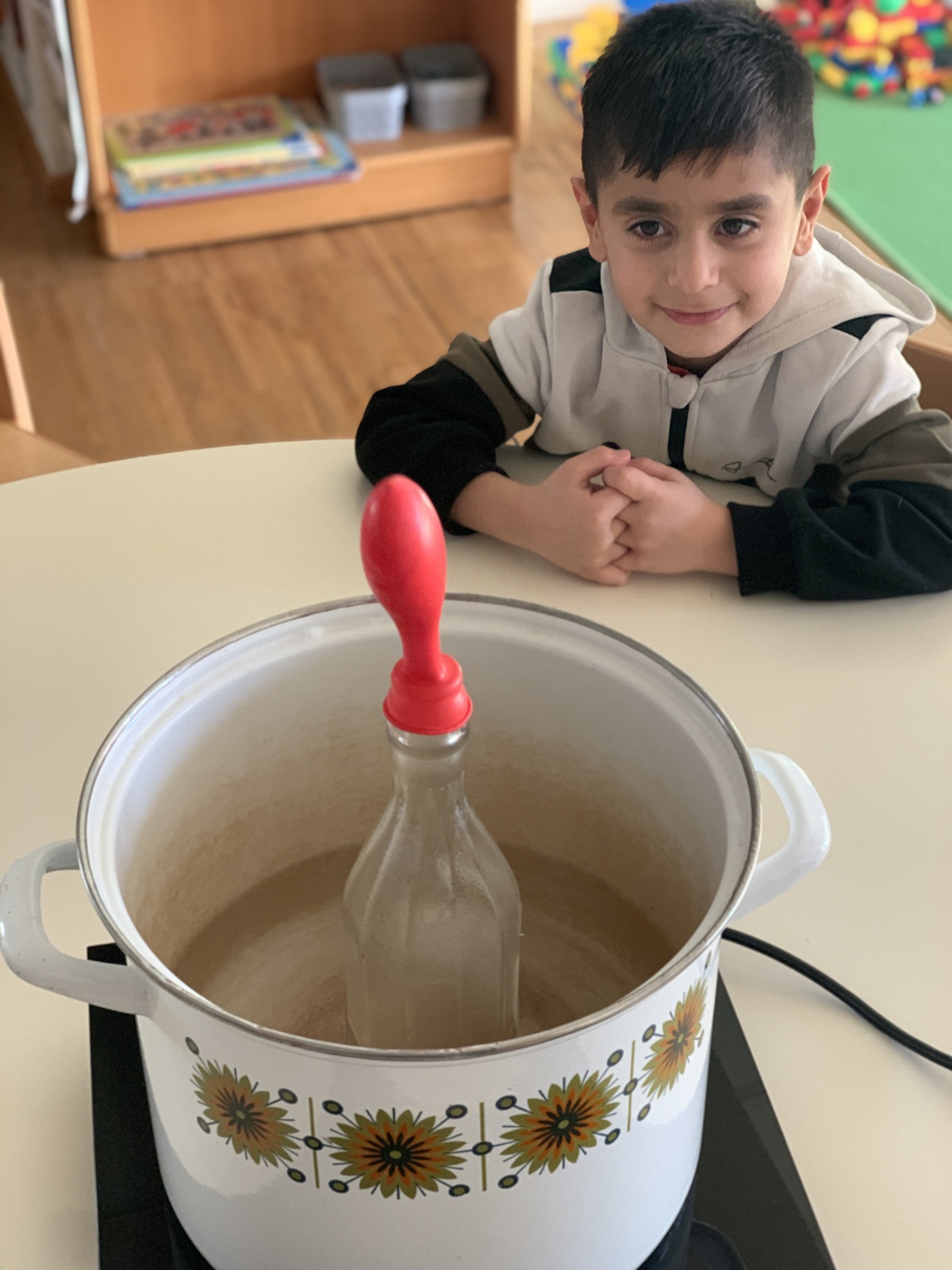 Wasser dehnt sich aus Pfarrkindergarten Karlau